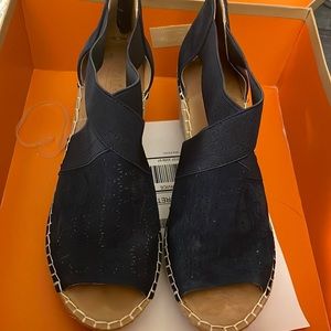 Used gentle soul wedges in dark navy blue